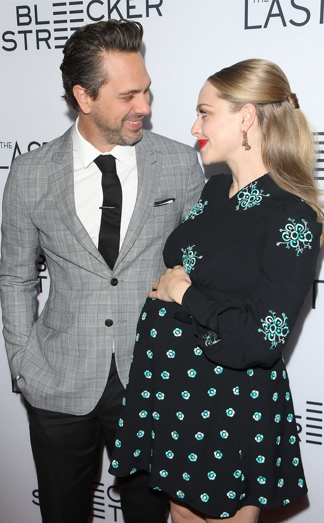 Amanda Seyfried & Thomas Sadoski Turn Movie Premiere Into ...