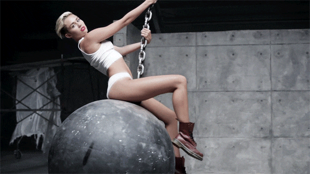 Miley Cyrus, Wrecking Ball Video