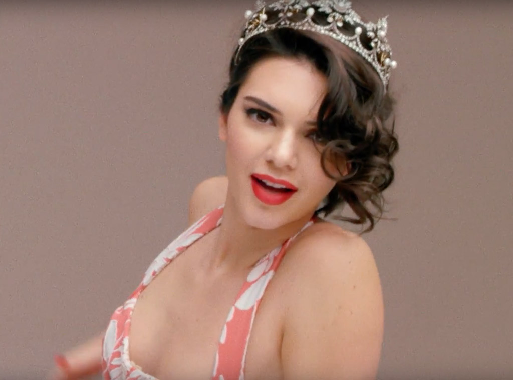 Kendall Jenner Se Convierte En Marilyn Monroe Y Canta En Ropa Interior ¡tienes Que Verla 