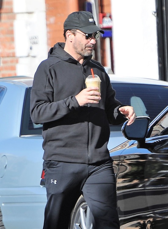 OMG! Jon Hamm y su paquete vuelven a las calles (+ Fotos 