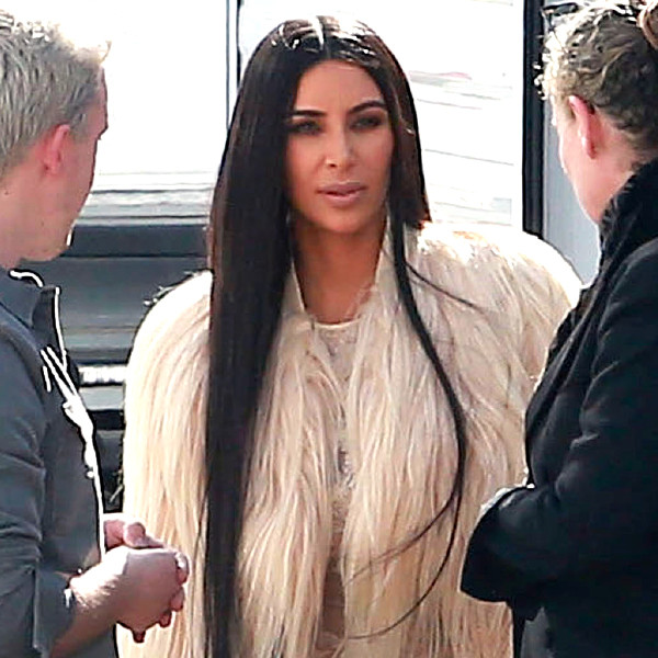 Kim Kardashian Returns To The Set Of Oceans 8 In Daring Gown E News Uk