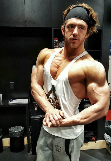 A Bodybuilder Exposed How People Manipulate Physique Photos