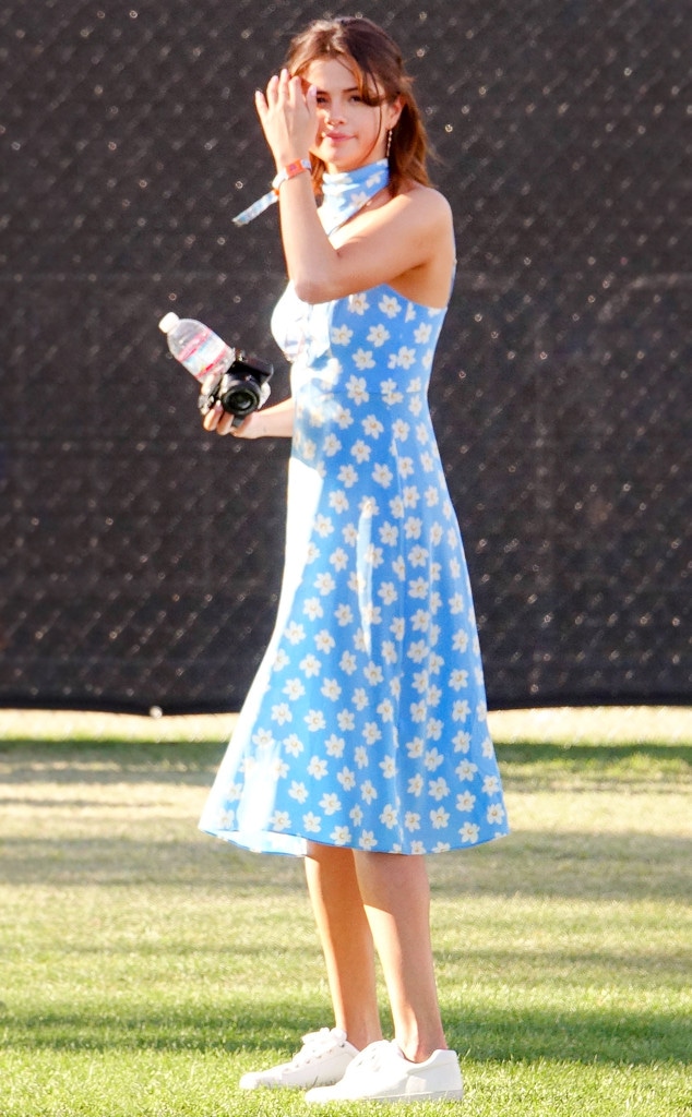 Selena Gomez's White Sneakers Aren't Stan Smiths Selena Gomez's White Sneakers Aren't Stan Smiths