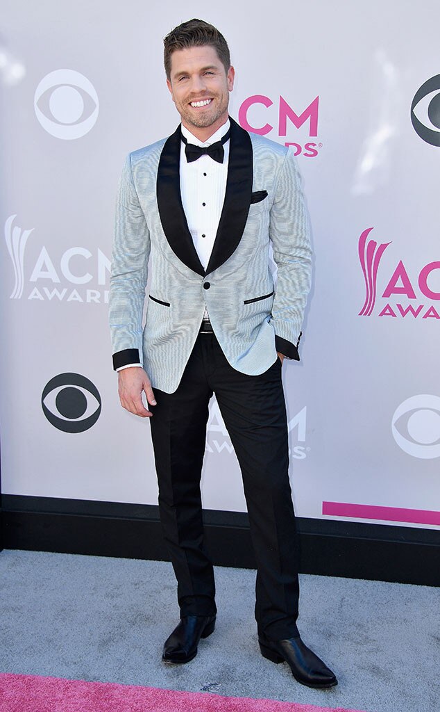 Dustin Lynch from ACM Awards 2017 Red Carpet Arrivals E! News