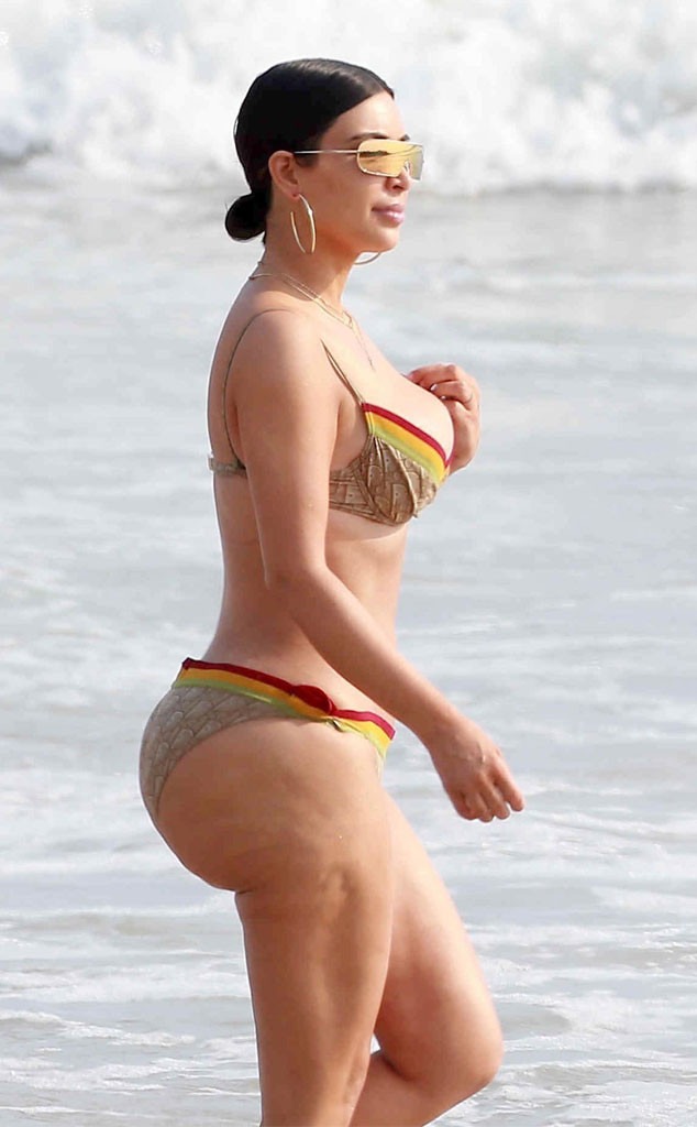 Kim And Kourtney Hop In Barely There Bikinis During Mexican Getaway E News 