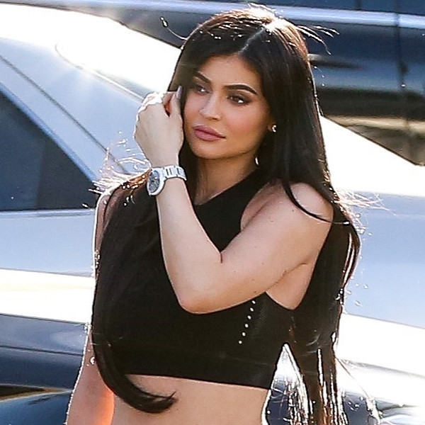 Kylie Jenner Explains Underwear Pic to ''Photoshop Police''