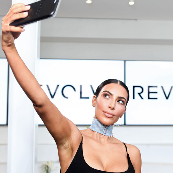 Kim Kardashian, Celebs taking Selfies
