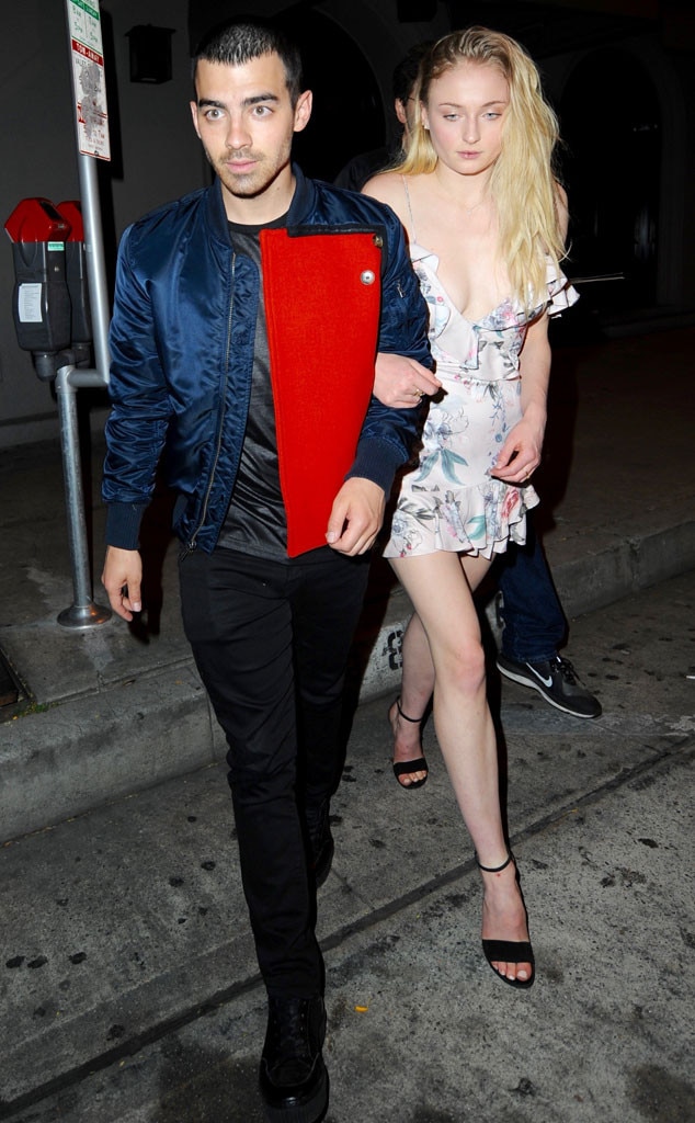 Joe Jonas Sophie Turner From The Big Picture Today S Hot Photos E News