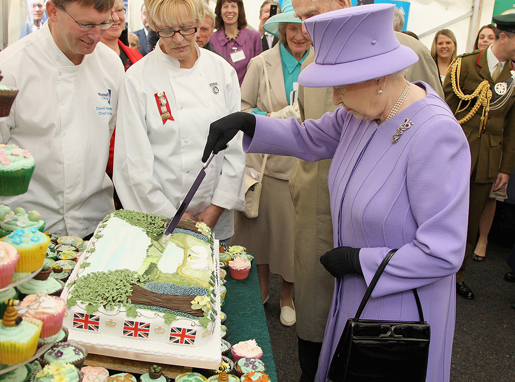 Former Royal Chef Reveals Queen Elizabeth's Fave Birthday Cake That's Been  In The Family For Years 