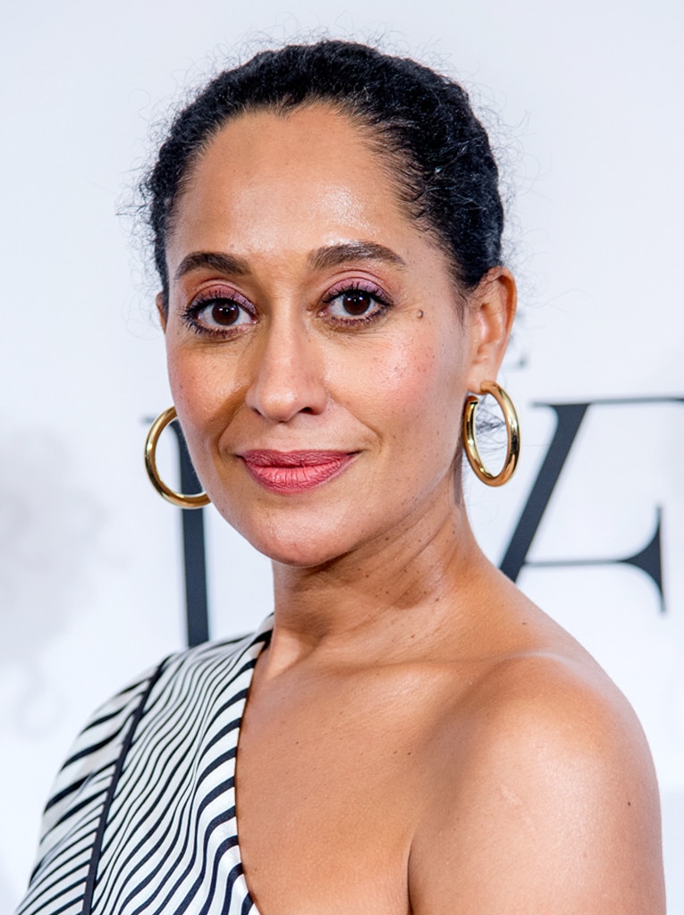 The Crazy-Funny Way Tracee Ellis Ross Puts on Moisturizer | E! News