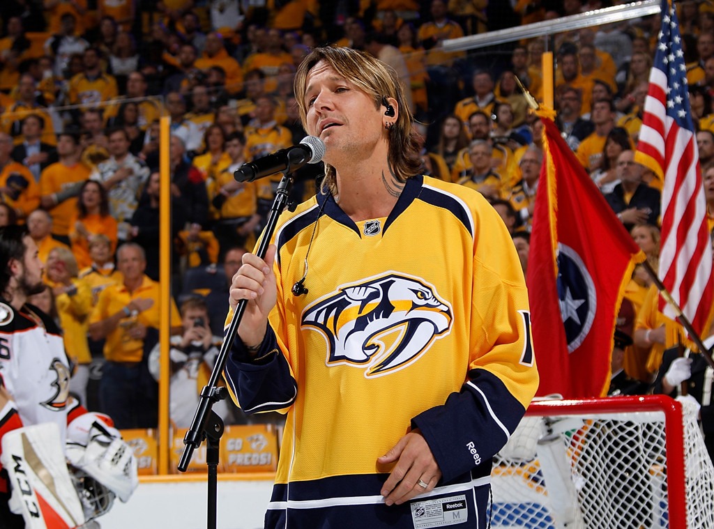 Keith Urban Performs the National Anthem for the First Time Ever E! News