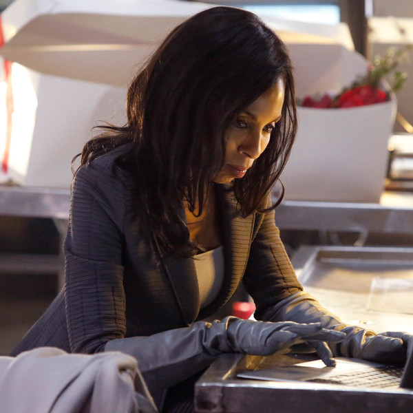 Mama Pope Is No Joke In The Scandal Finale Bellamy Young Warns E Online 3627