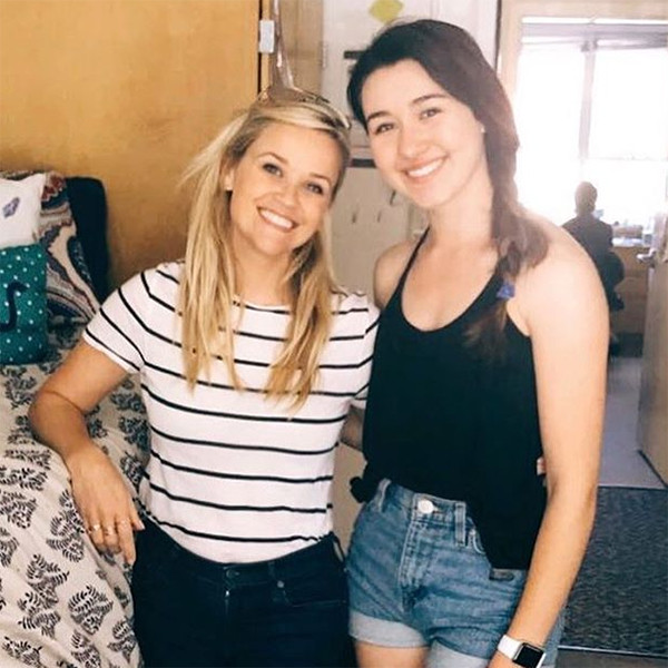Reese Witherspoon Visits Her Old College Dorm Room and Meets Student