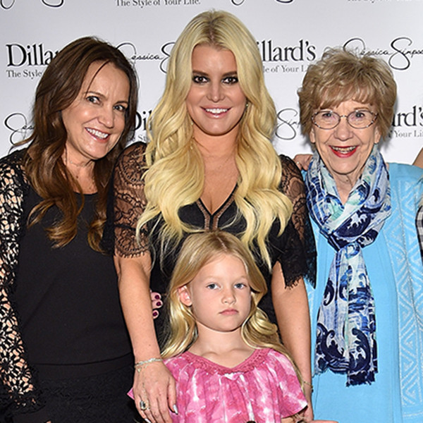 Jessica Simpson and Ashlee�s Kids Steal the Show on Red
