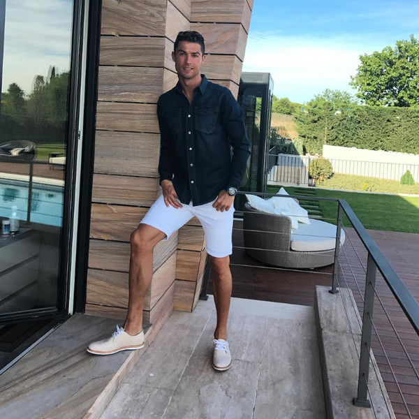 Cristiano Ronaldo Outfit: T-Shirt, Shorts, Sneaker, Uhr
