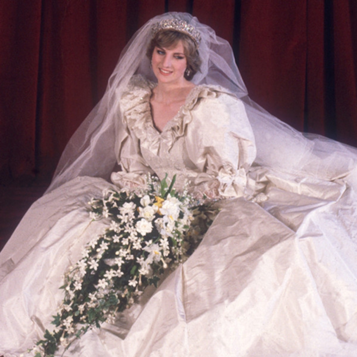 Inside The Epic Story Of Princess Diana S Wedding Dress E Online