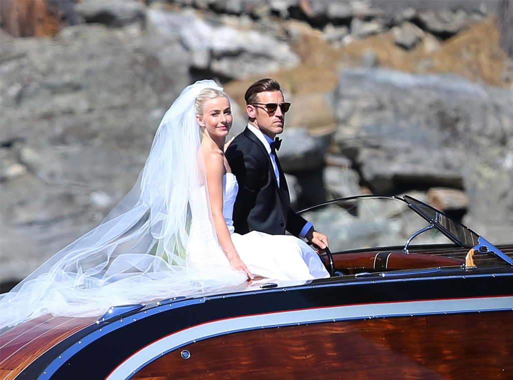 julianne hough and brooks laich on a vintage speedboat out on the lake to  take wedding photos-080717_2