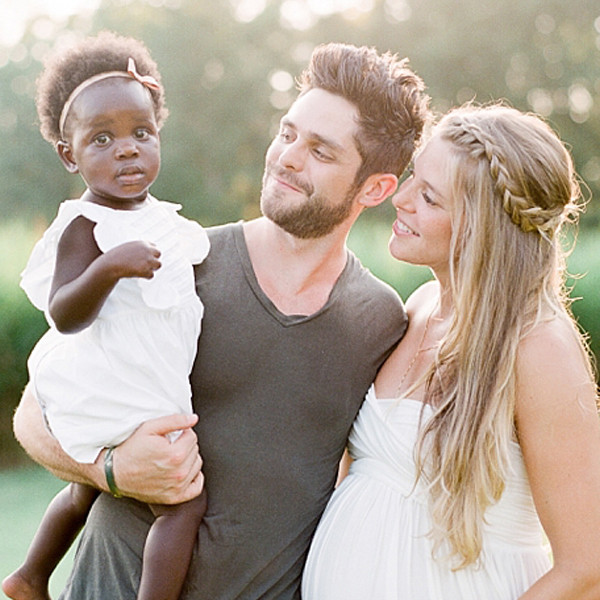 Thomas Rhett Lauren Akins And Daughter Appear In Maternity Shoot 0775