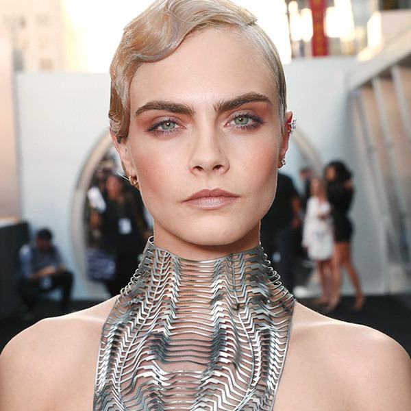 ESC: Cara Delevingne