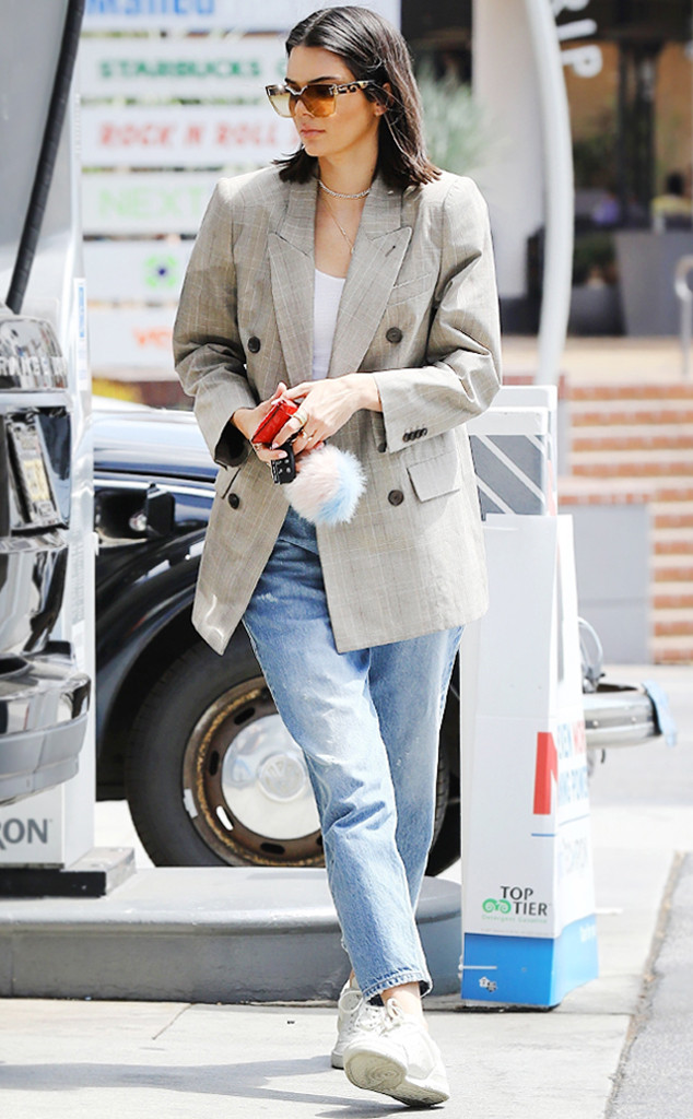 Keeping it Casual from Kendall Jenner's Street Style | E! News