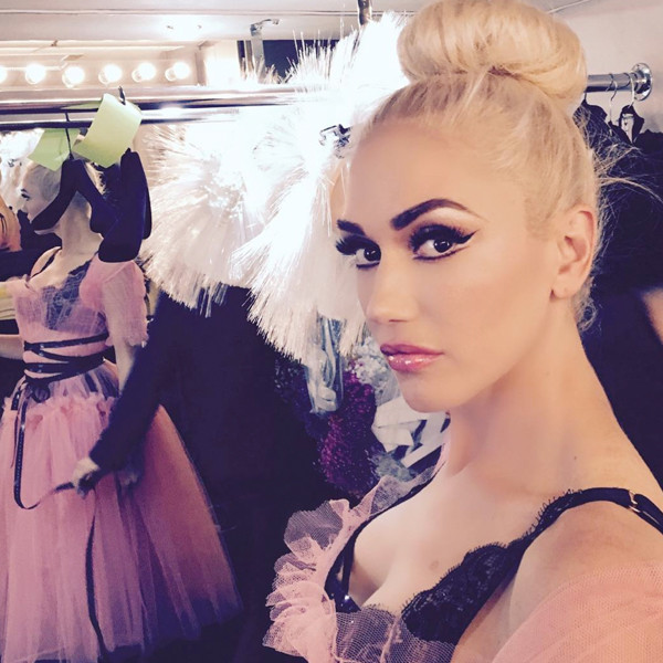 Gwen Stefani S Makeup Artist Shares His 32 Second Face Trick E Online