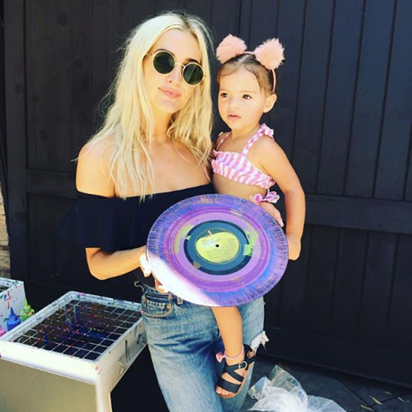 Jessica Simpson, Tracee Ellis Ross 'sisters' photo posted to Instagram