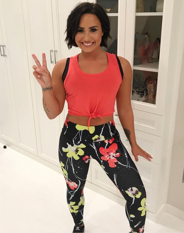 Demi lovato best sale yoga pants