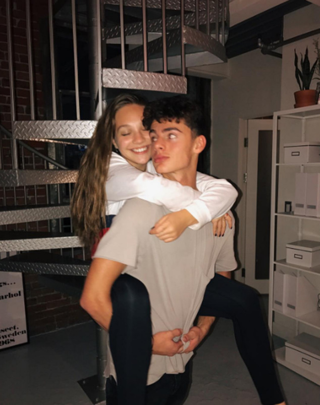 Maddie Ziegler Jack Kelly Prove Young Love Isn T Too Good To Be True E Online