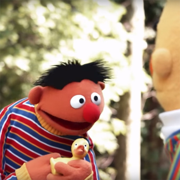 Sesame Street Parodies ��Despacito�� With Ernie and Duckie