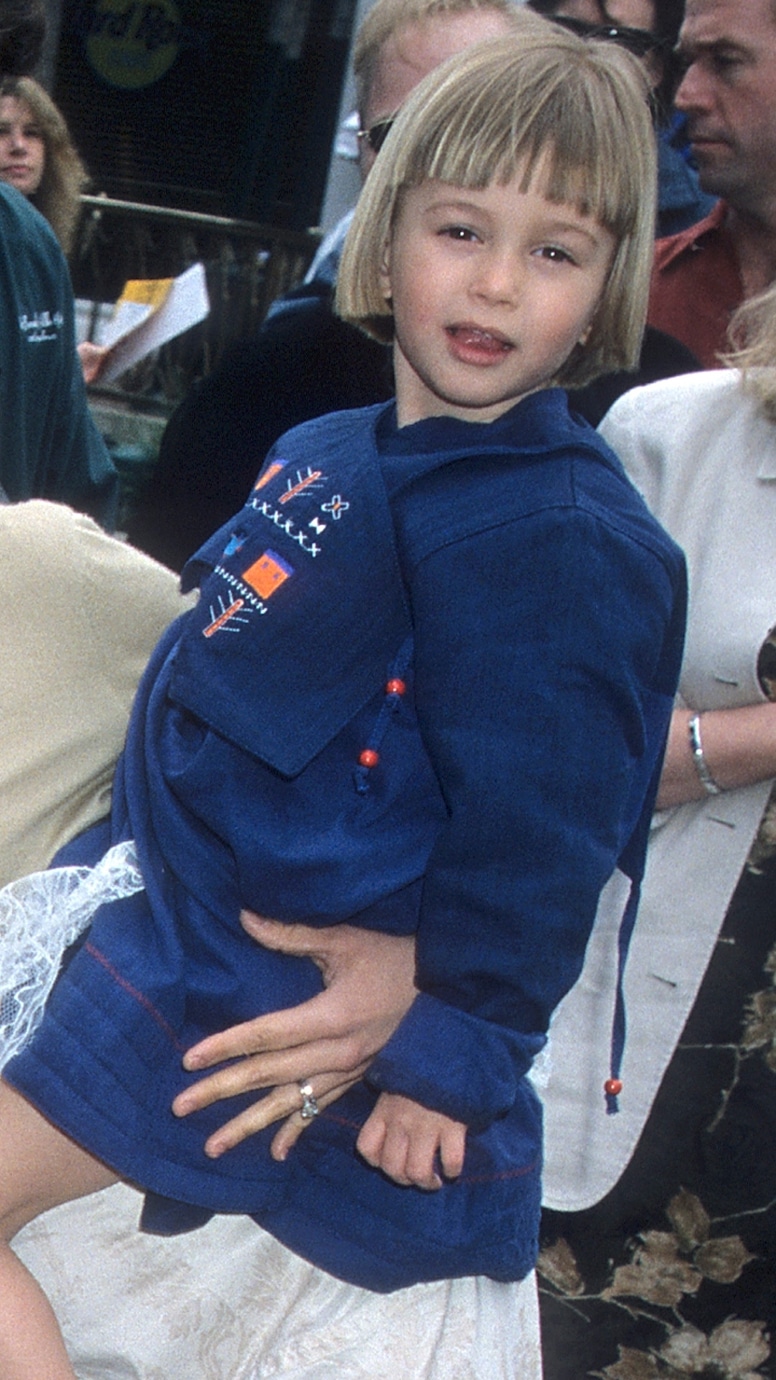 Hailey Baldwin, Evolution, 2000, 1