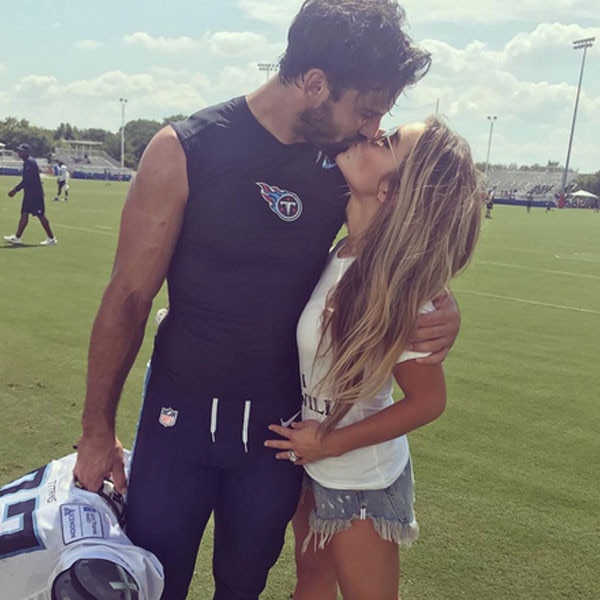 Cheering Squad From Eric Decker And Jessie James Pucker Up E News 