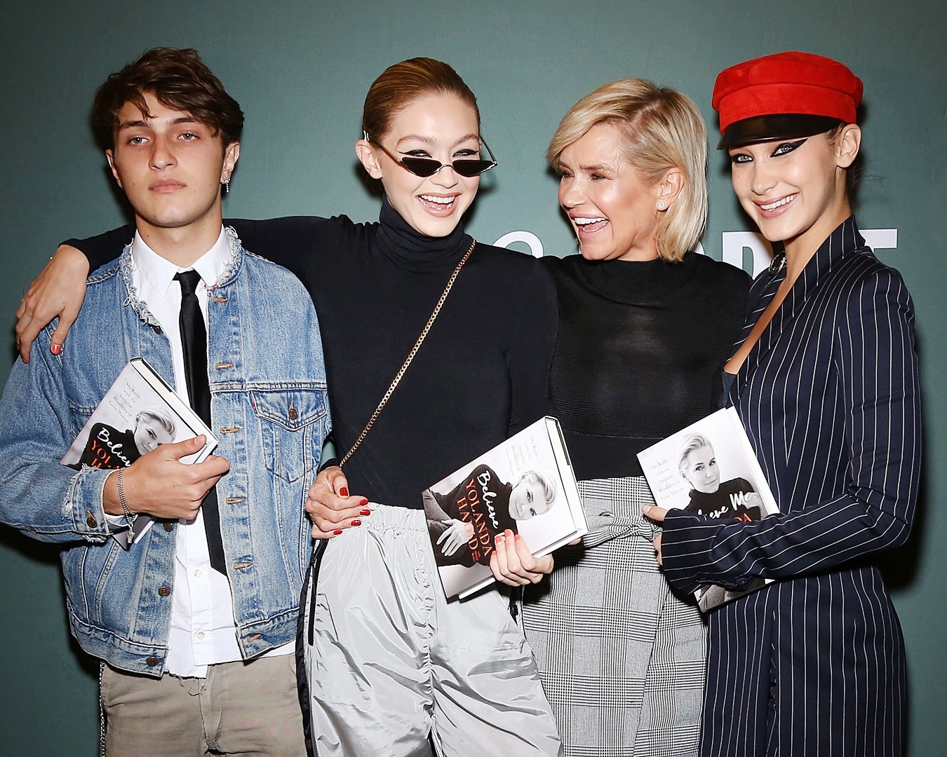 ESC: Anwar Hadid, Gigi Hadid, Yolanda Hadid and Bella Hadid