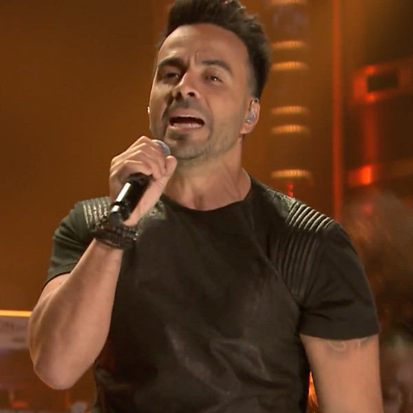 Luis Fonsi Performs Despacito with The Roots on The Tonight Show | E! News