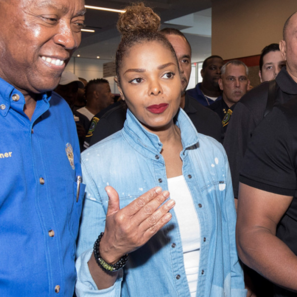 Jackson Visits Hurricane Harvey Victims After Starting Tour E(01)