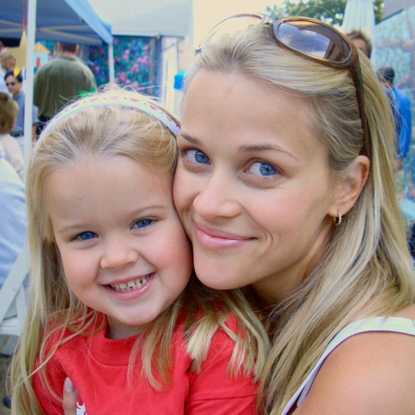 Reese Witherspoon And Ryan Phillippe Give Daughter Ava - 