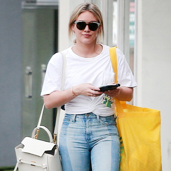 Hilary Duff's Two-Tone Denim Jeans Are Perfect for Lazy Girls