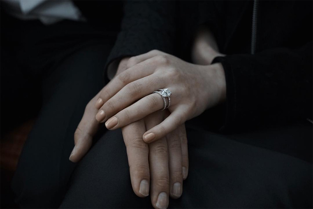 Everything You Want To Know About Sophie Turner S Engagement Ring E Online