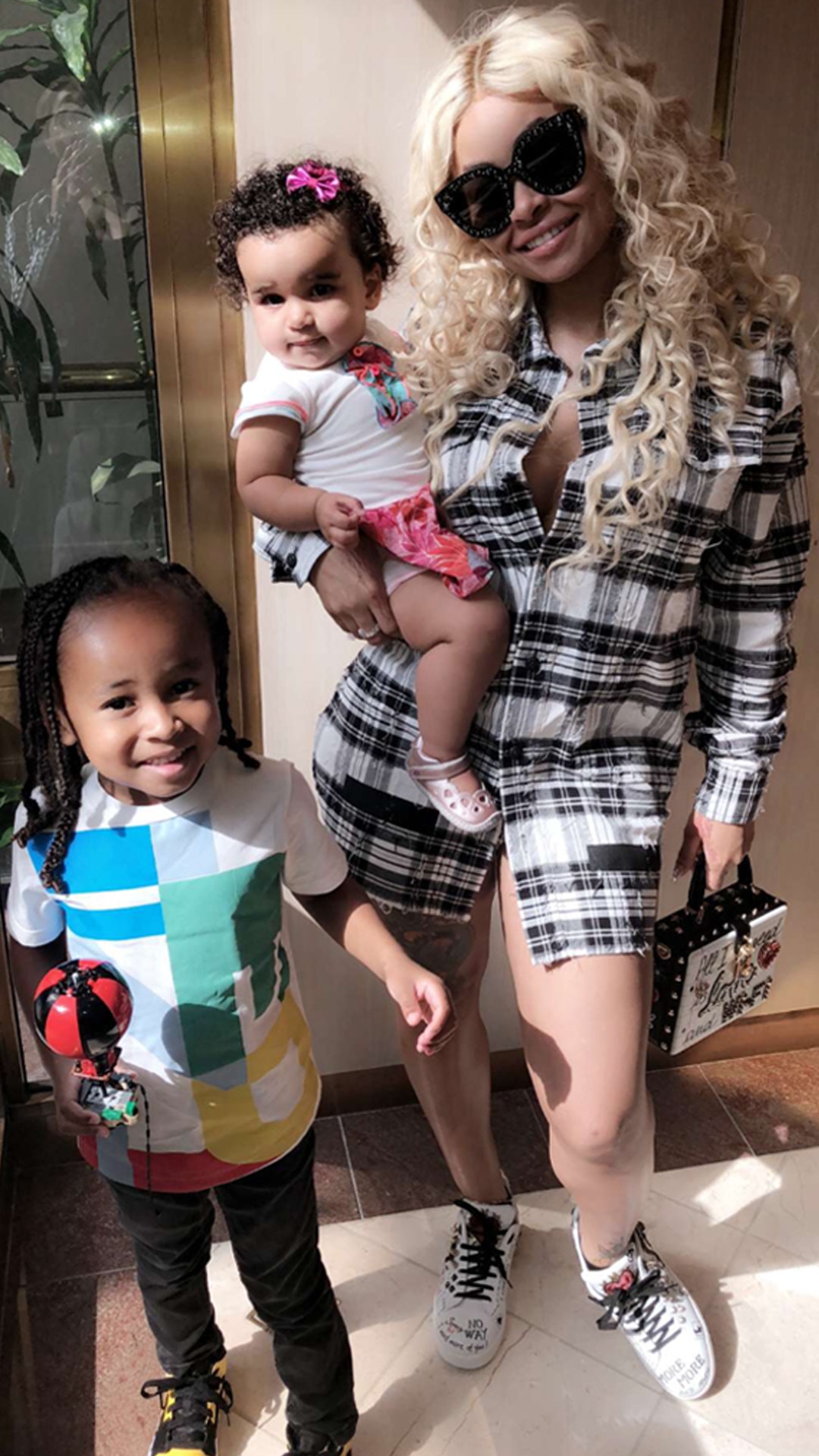 Kids Cairo และ Dream ของ Blac Chyna ดูโตขึ้นระหว่างการออกนอกบ้านที่หายาก