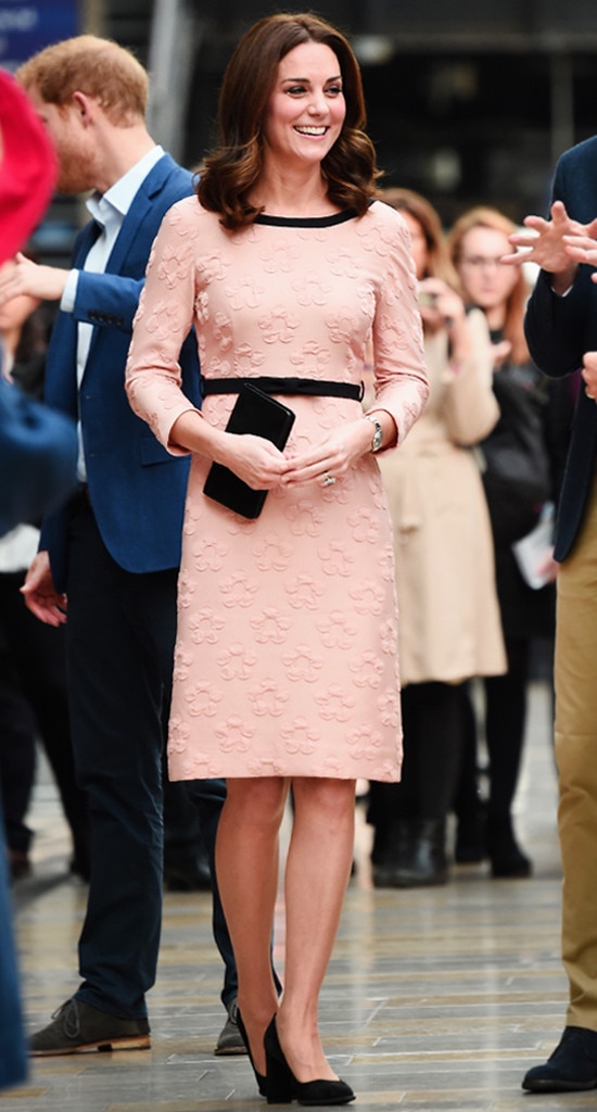 People Are Convinced That Kate Middleton Gave Away Her Pregnancy News ...