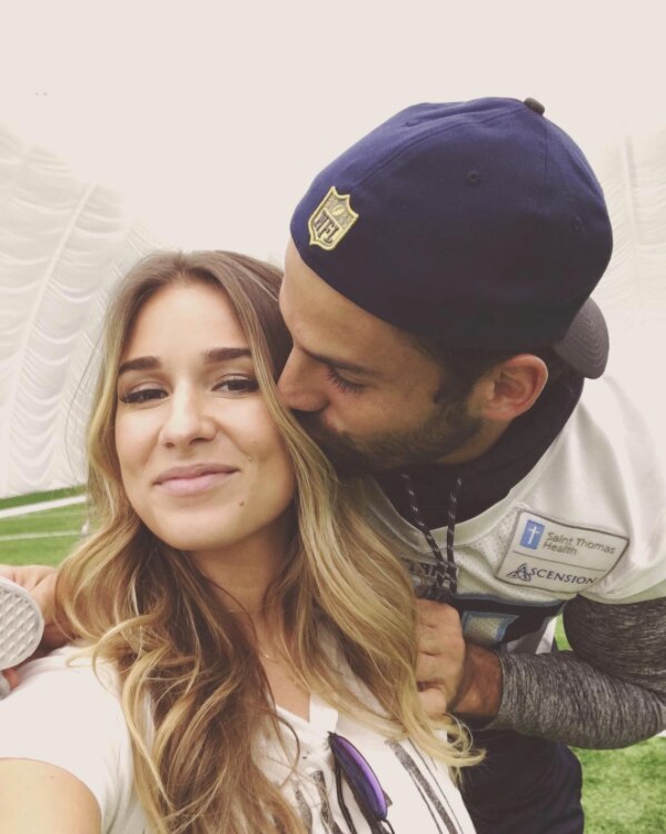 Sideline Sweetheart From Eric Decker And Jessie James Pucker Up E News 