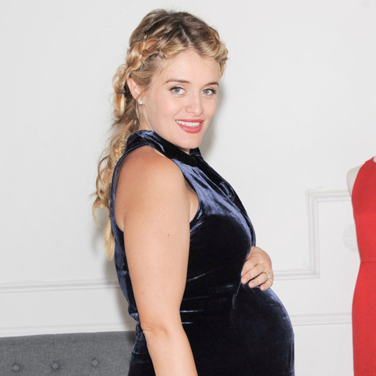 The Chew S Daphne Oz Gives Birth To Baby No 3 E Online The Chew S Daphne Oz Gives Birth To Baby No 3 E Online