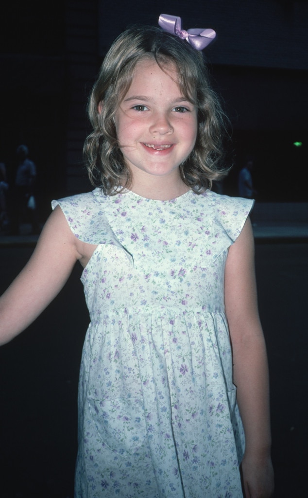 Drew Barrymore ตอบสนองต่อคำวิจารณ์เรื่องการสัมผัสแขกรับเชิญ