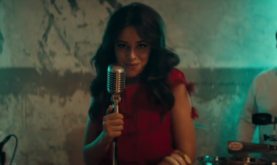 Camila Cabello Vive Uma Sonhadora História De Amor No Clipe De Havana