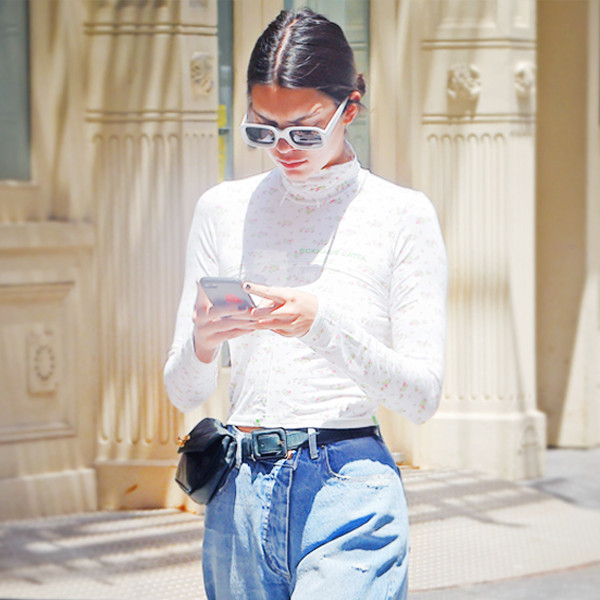 How to Wear Mom Jeans Like Kendall Jenner