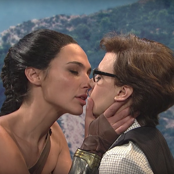 Gal Gadots Wonder Woman Kisses Kate McKinnon in SNL Skit image