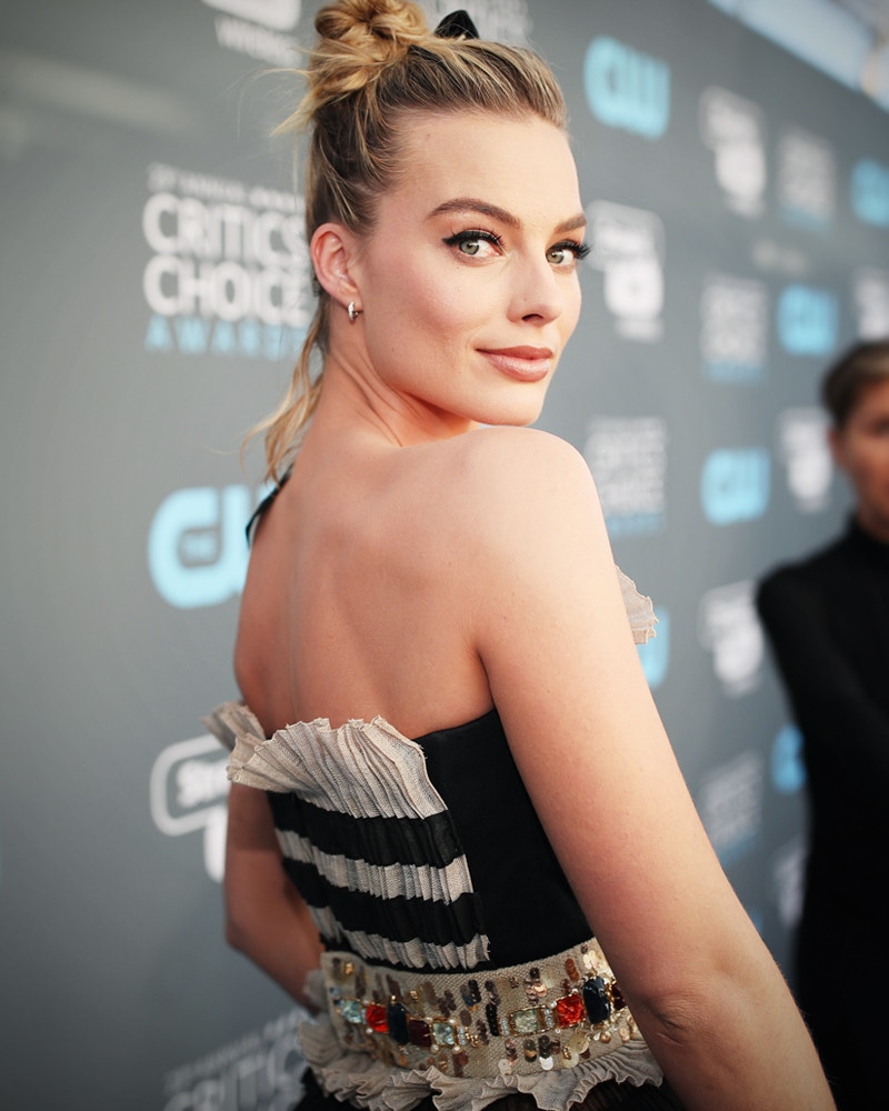 ESC: Margot Robbie, Critics' Choice Awards