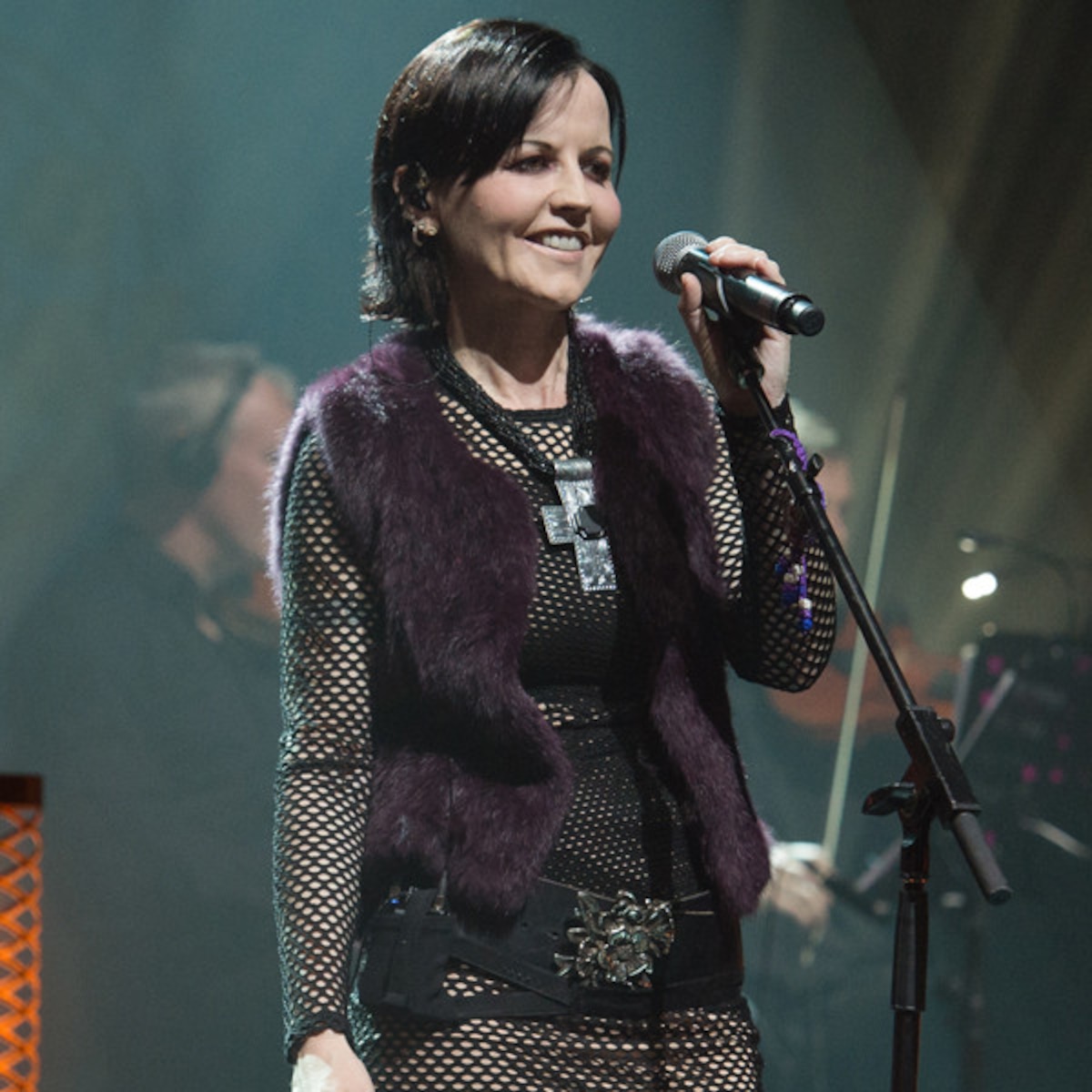Dolores O Riordan Mourned By Thousands Of Fans At Public Reposal E Online Dolores O Riordan Mourned By Thousands Of Fans At Public Reposal E Online
