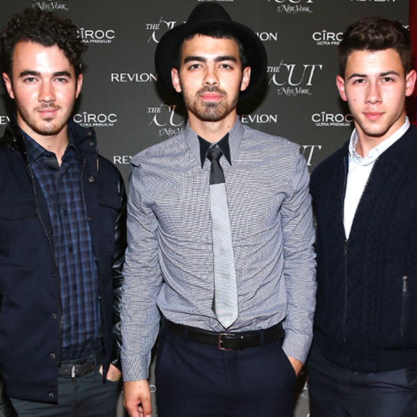 Jonas Brothers Continue Fueling Reunion Rumors With New Photo E Online