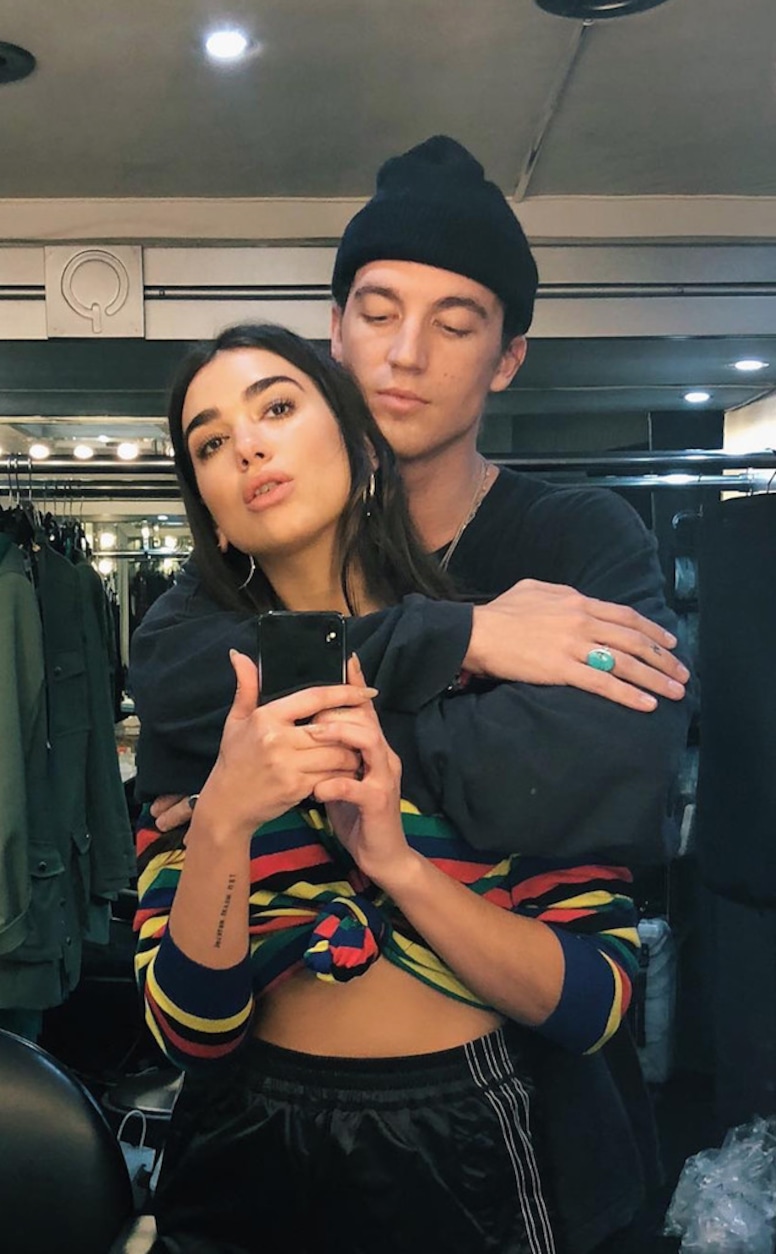 5 JEJAKA YANG PERNAH BERTAKHTA DI HATI DUA LIPA
