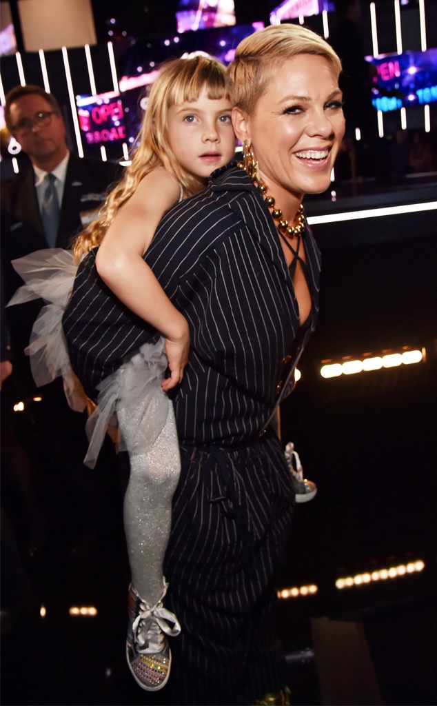 Pink S Daughter Willow Hart Had The Best Time Ever At The 2018 Grammys E News